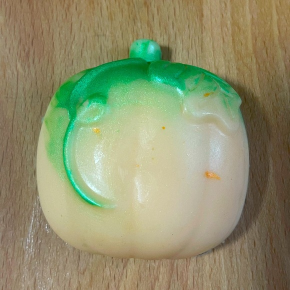 (4 Pack) Handmade Fall Theme Soap - Picture 2 of 6